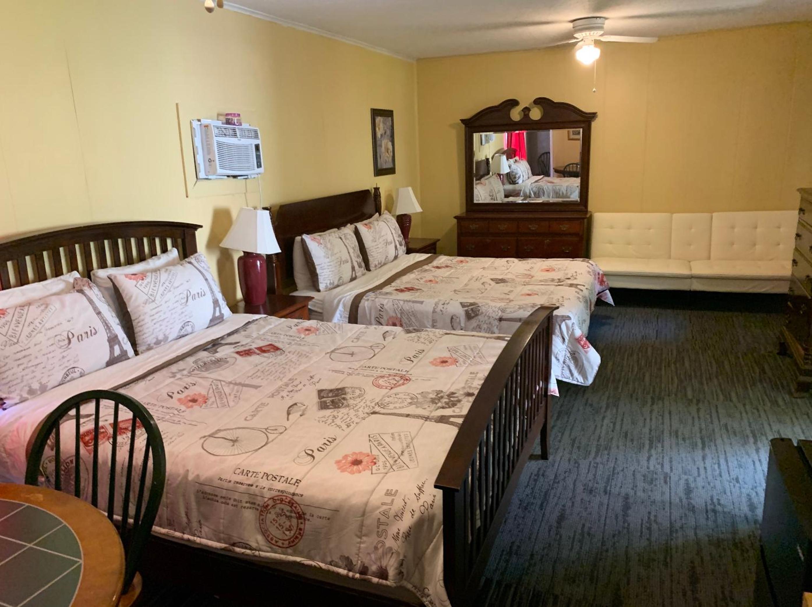 Phillips Historic Motel & Cottages