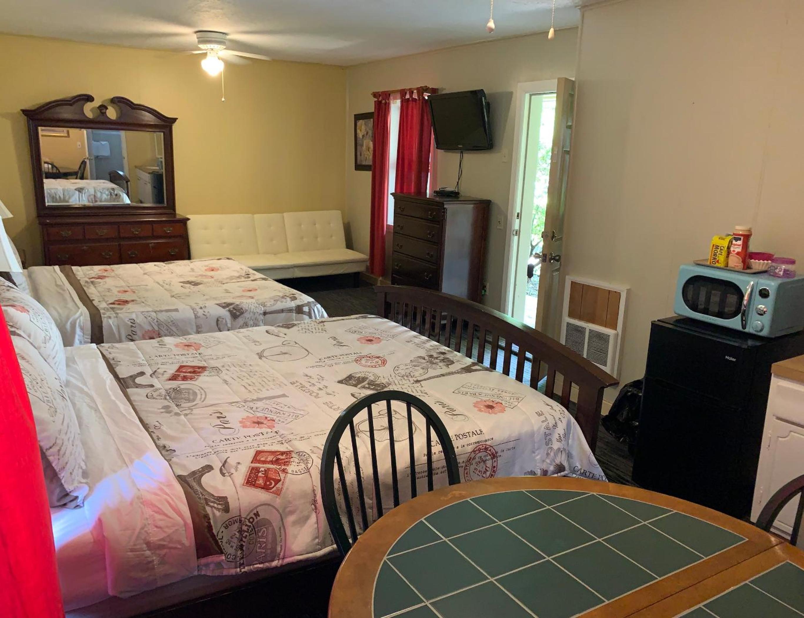 Phillips Historic Motel & Cottages