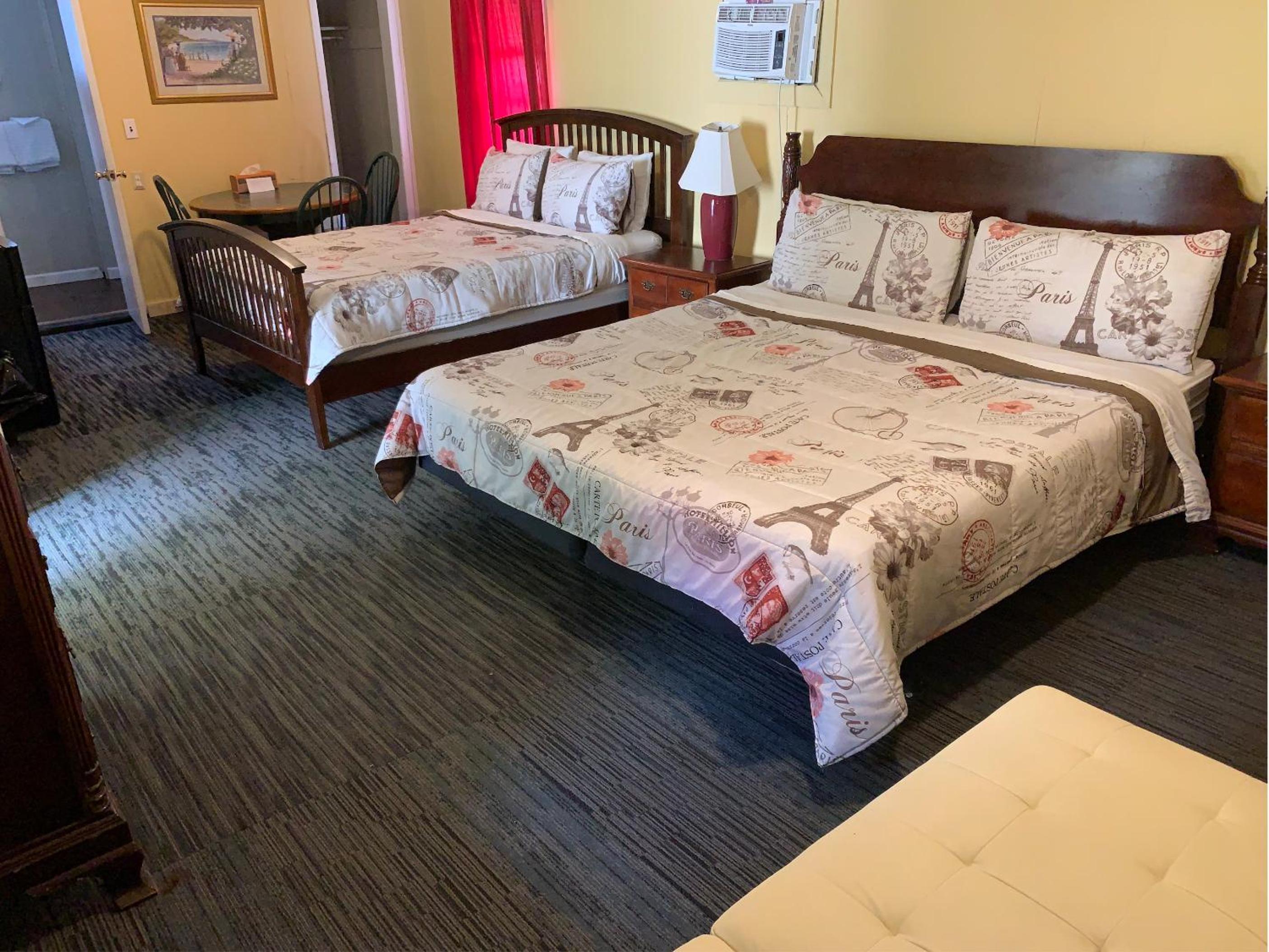 Phillips Historic Motel & Cottages