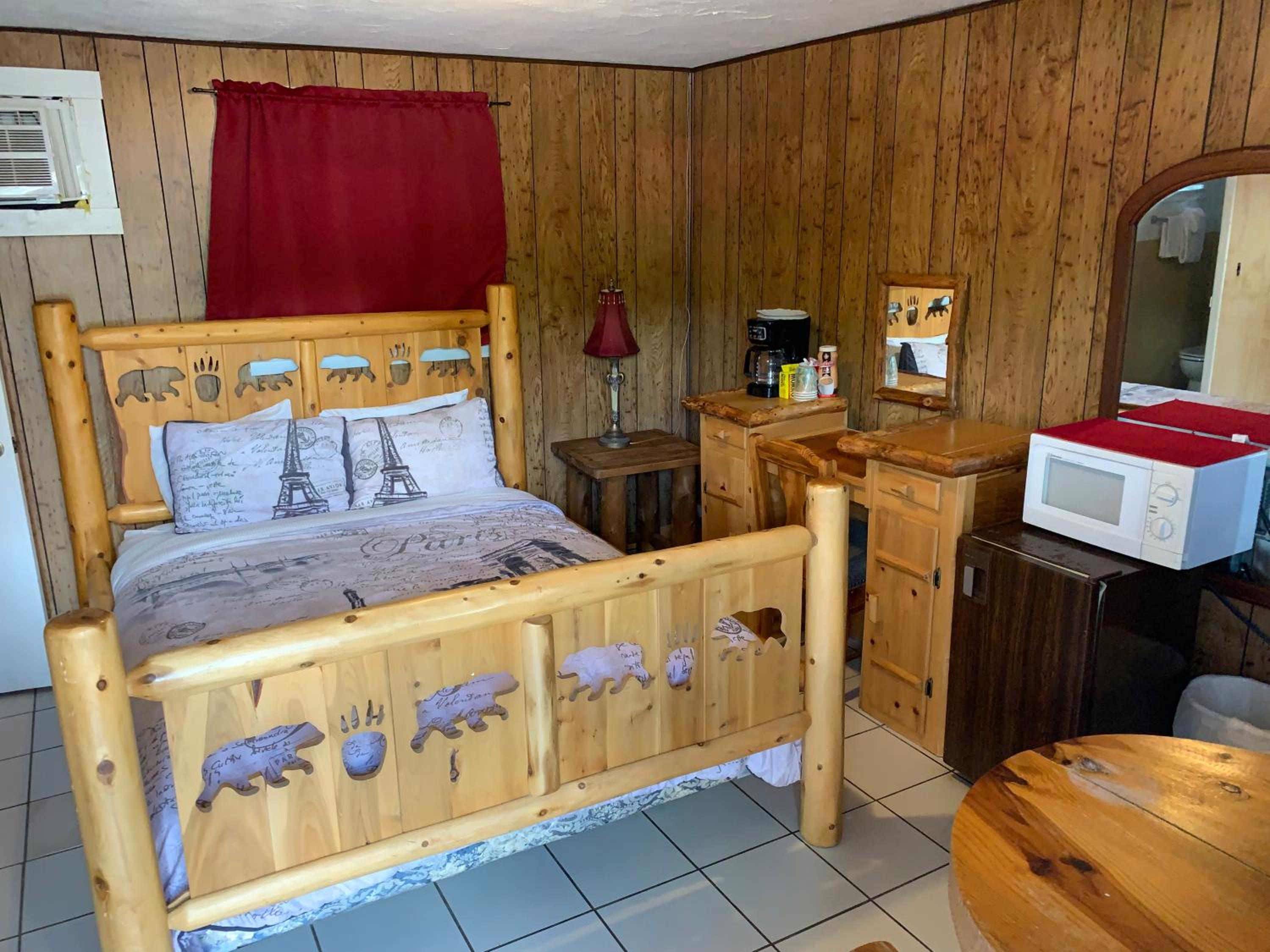 Phillips Historic Motel & Cottages