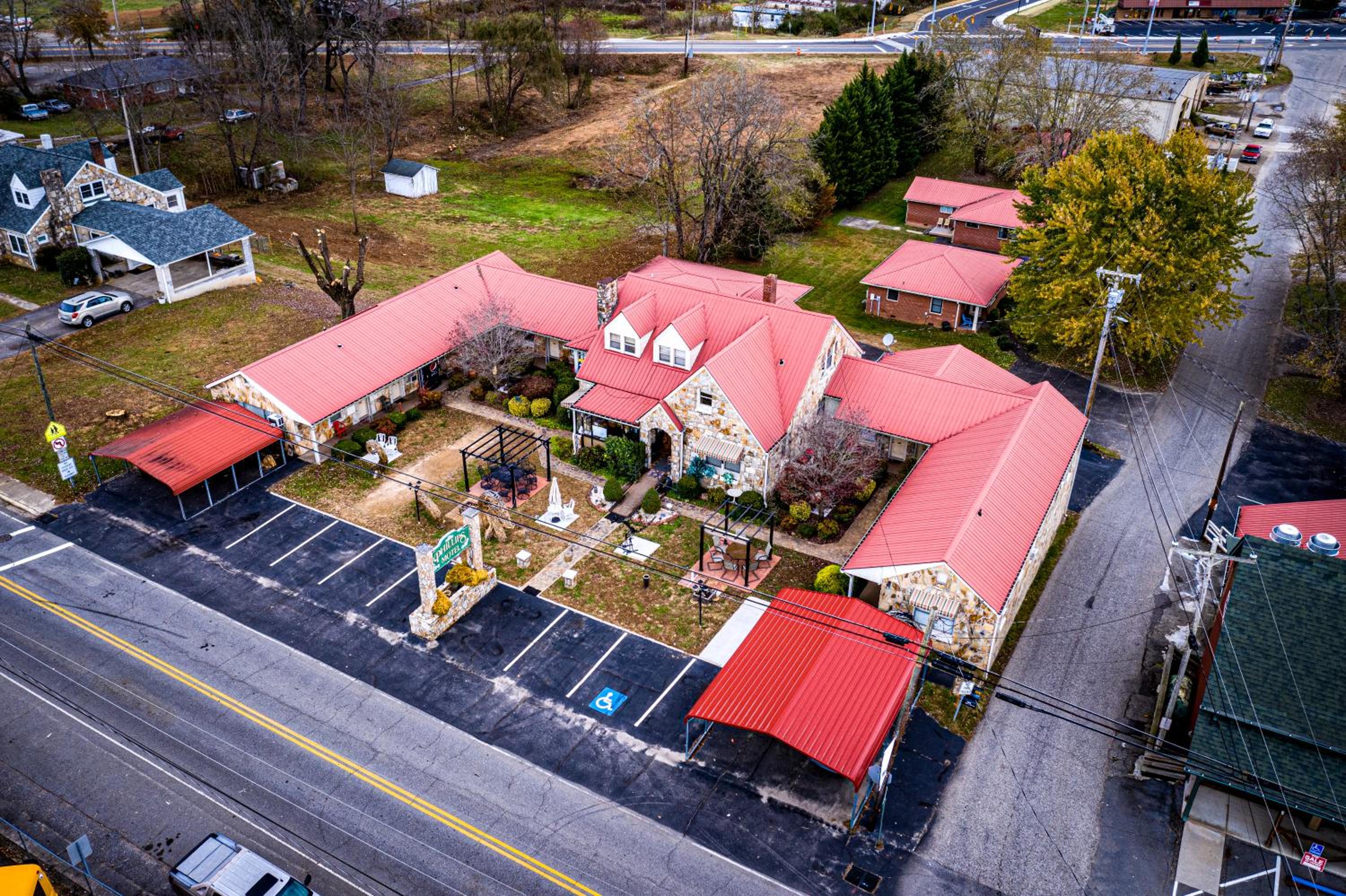 Phillips Historic Motel & Cottages