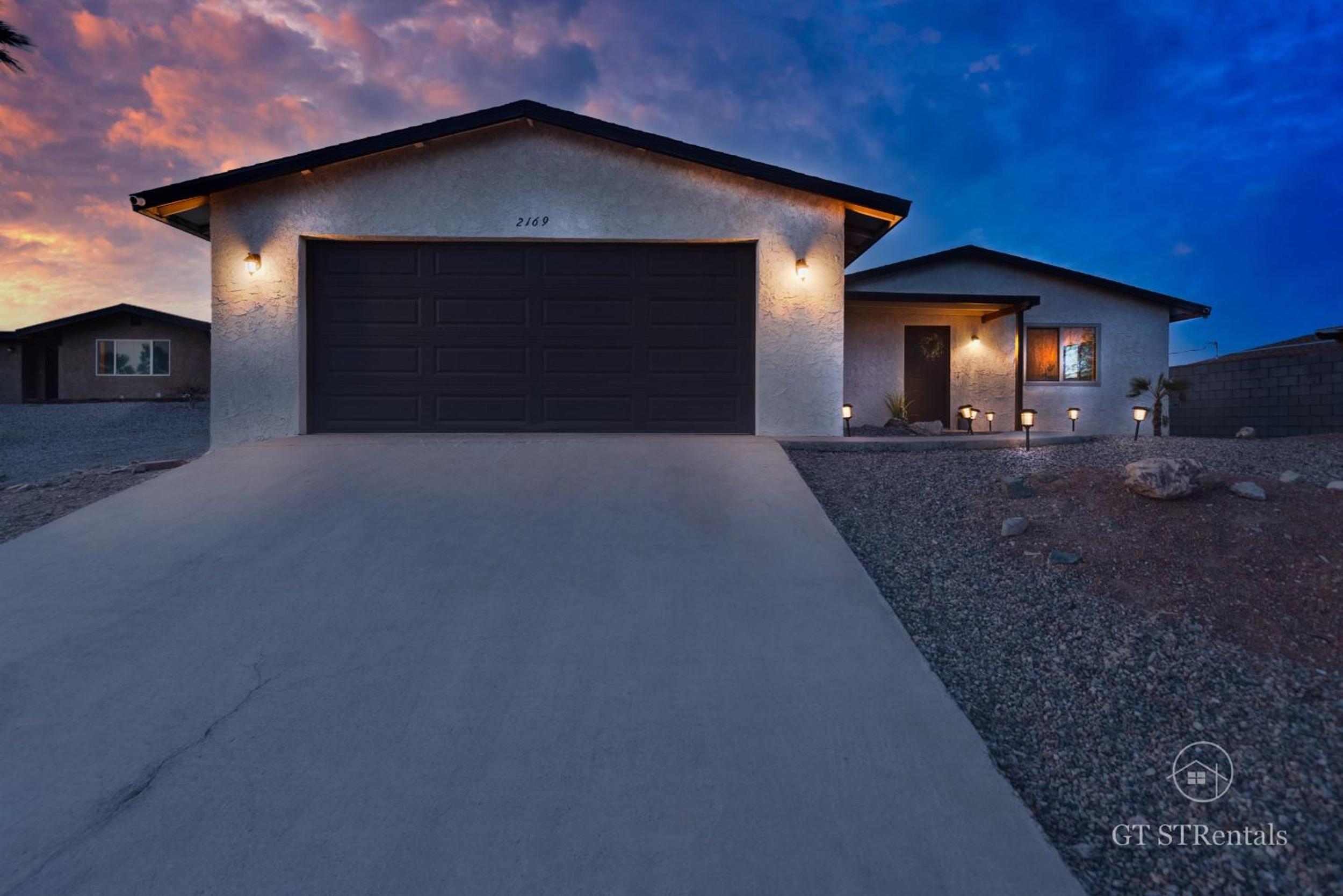 A WAVE FROM IT ALL - Pet & Family Friendly Home with Beautiful Views! view 5
