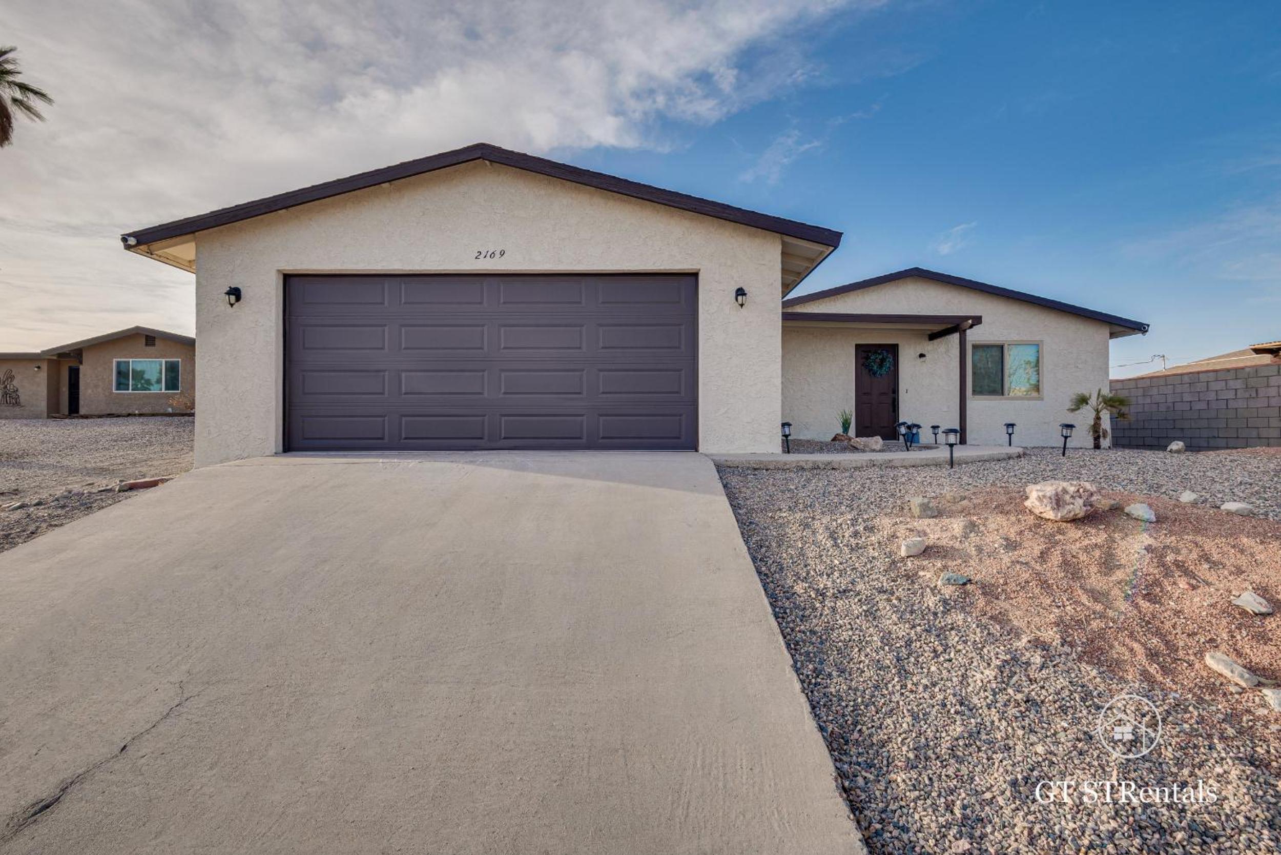 A WAVE FROM IT ALL - Pet & Family Friendly Home with Beautiful Views! view 3