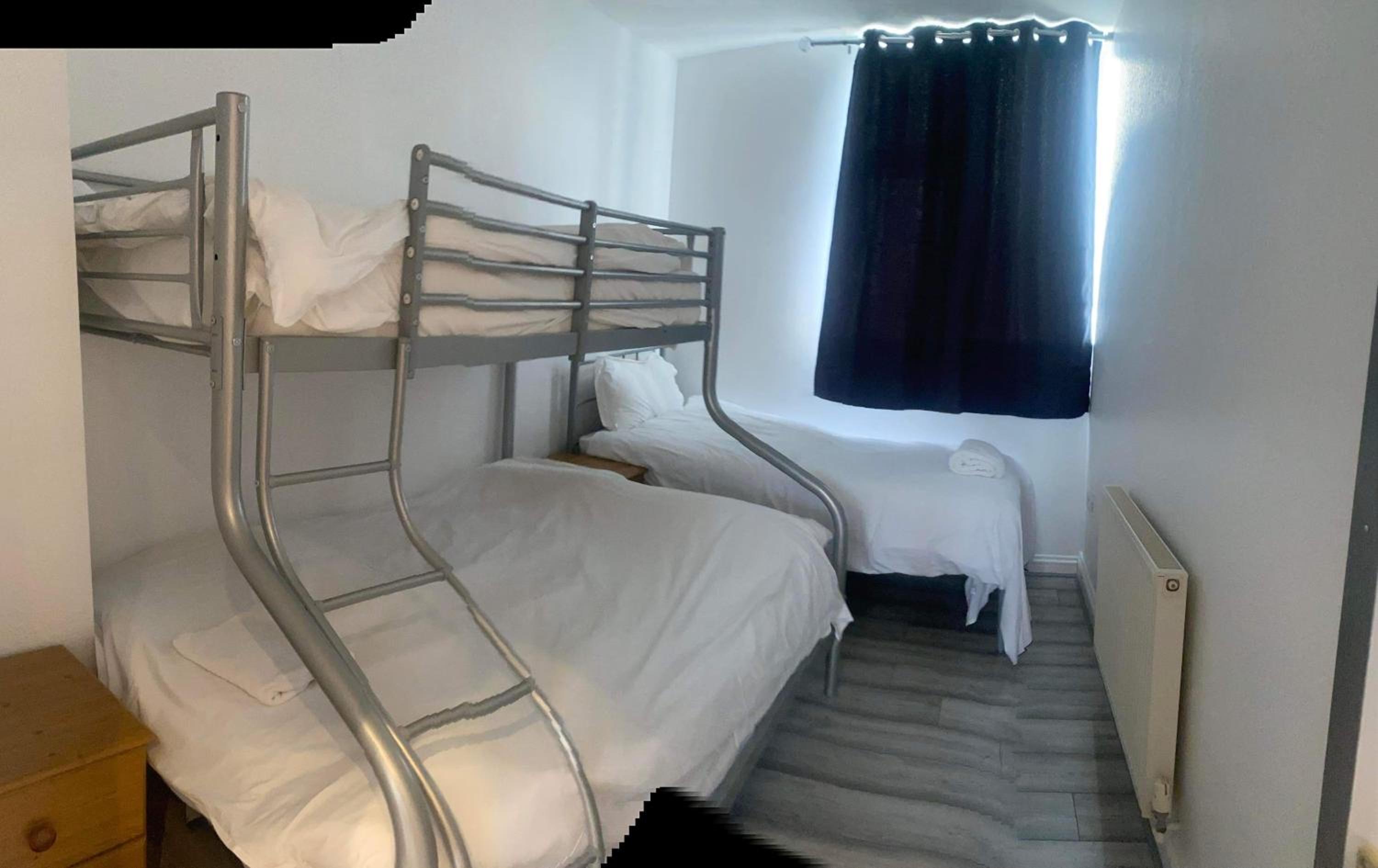 Entire Two Double Bedrooms Flat N4 view 5
