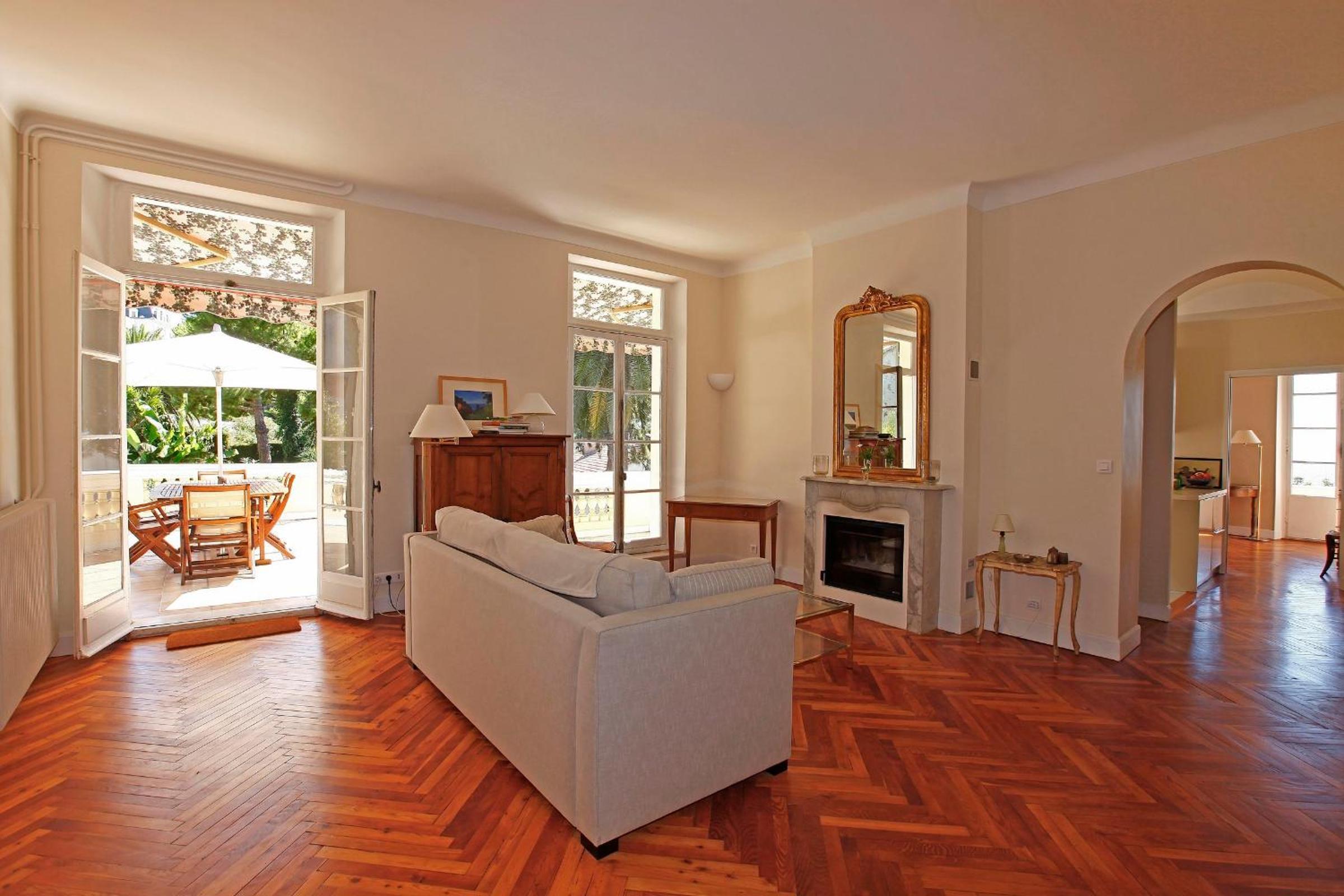 Magnifique appartement d'époque avec Vue Mer 4 personnes avec terrasse Le Port Nice photo 2