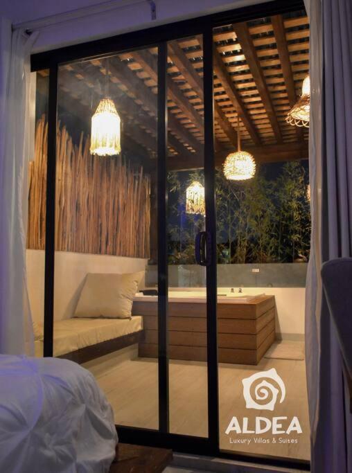 LUJOSA SUITE+JACUZZI PRIVADO+ZONA ARQUEOLÓGICA view 4
