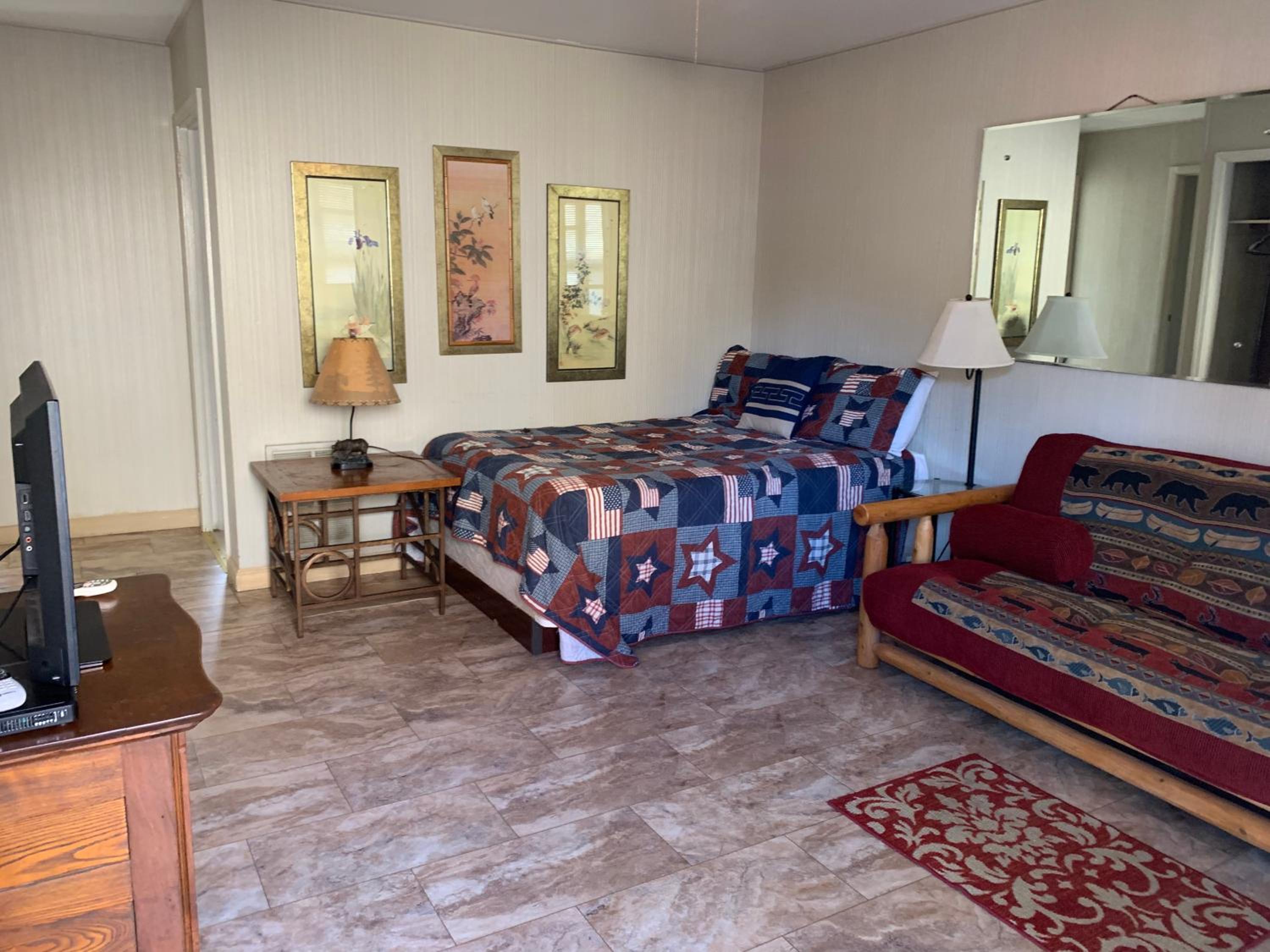 Phillips Historic Motel & Cottages