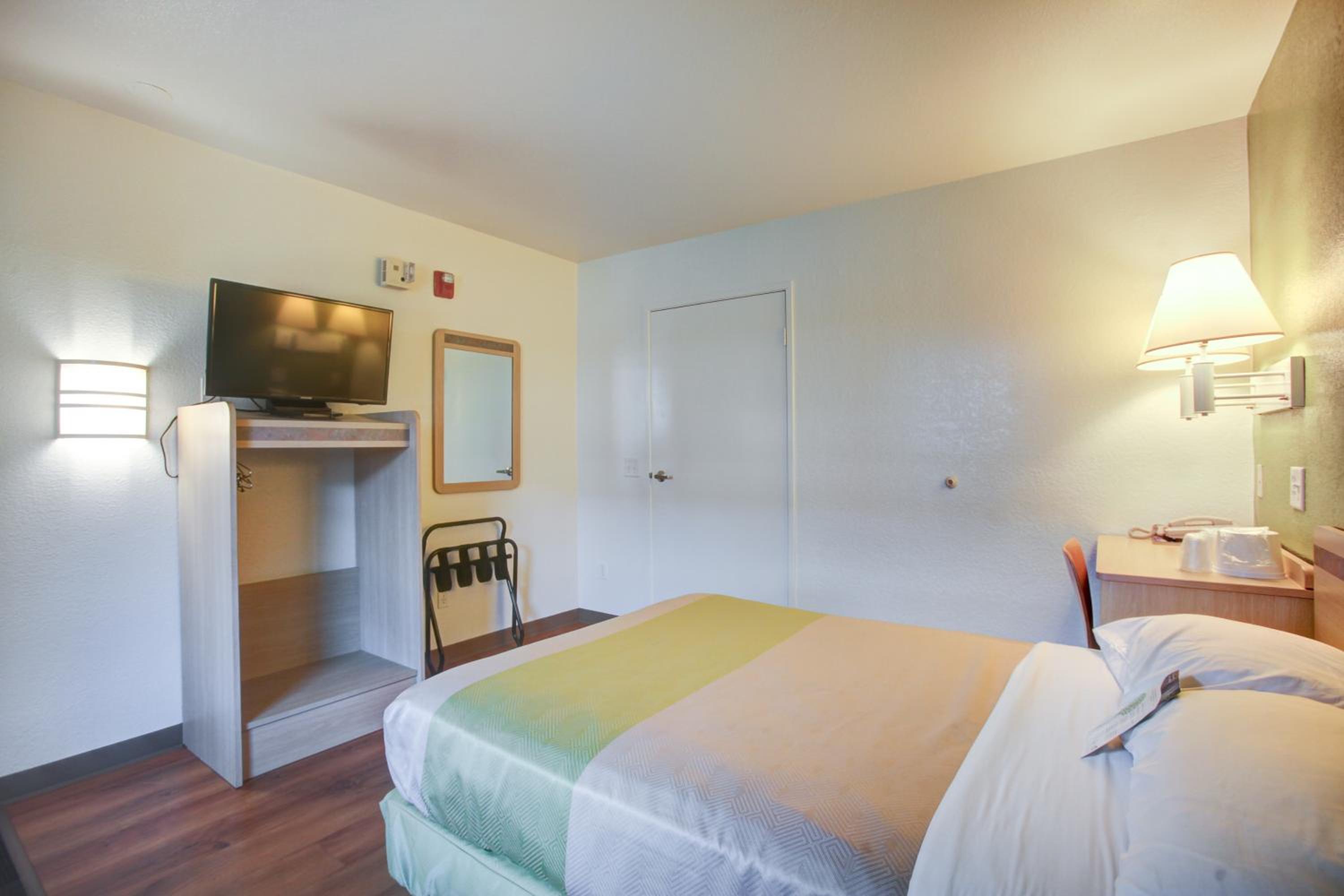 Motel 6-Elkton, MD