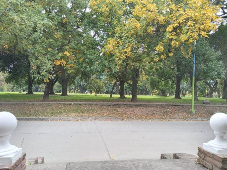 Casa Frente Parque Guillermina