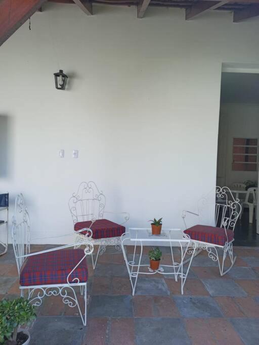 Casa Frente Parque Guillermina