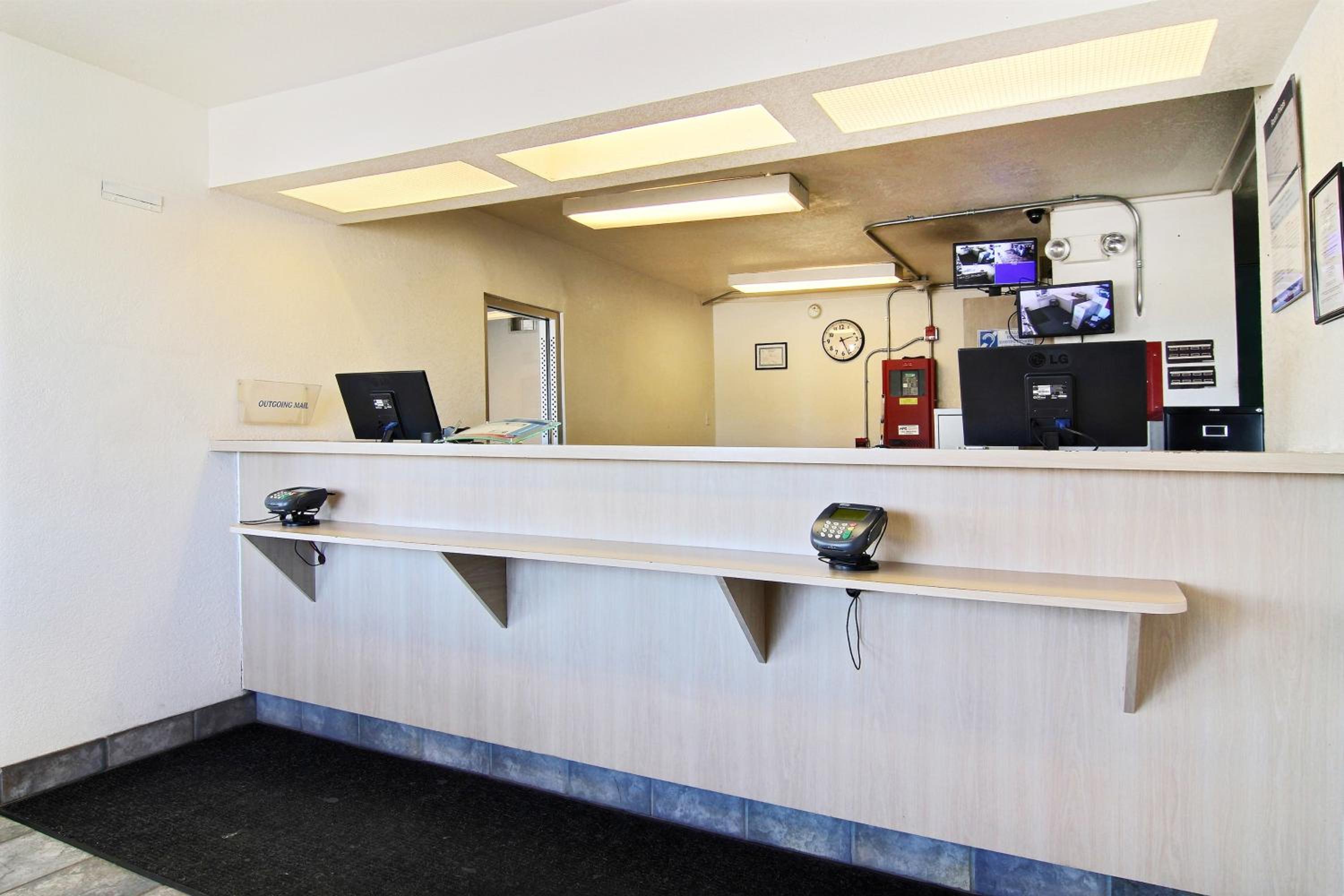 Santa Rosa Vacations - Motel 6-Santa Rosa, NM - Property Image 6