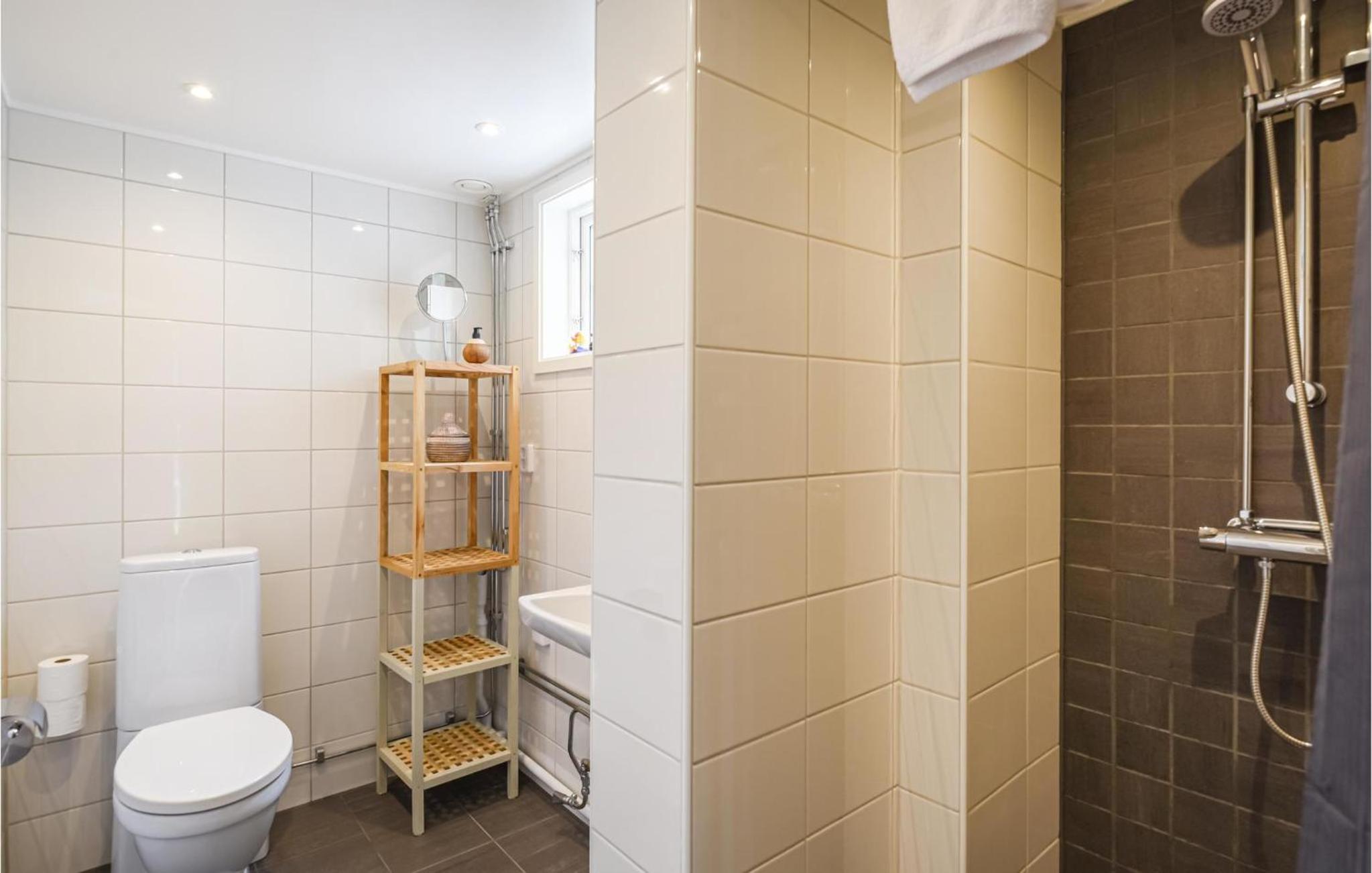 3 Bedroom Beautiful Home In Lidköping view 5