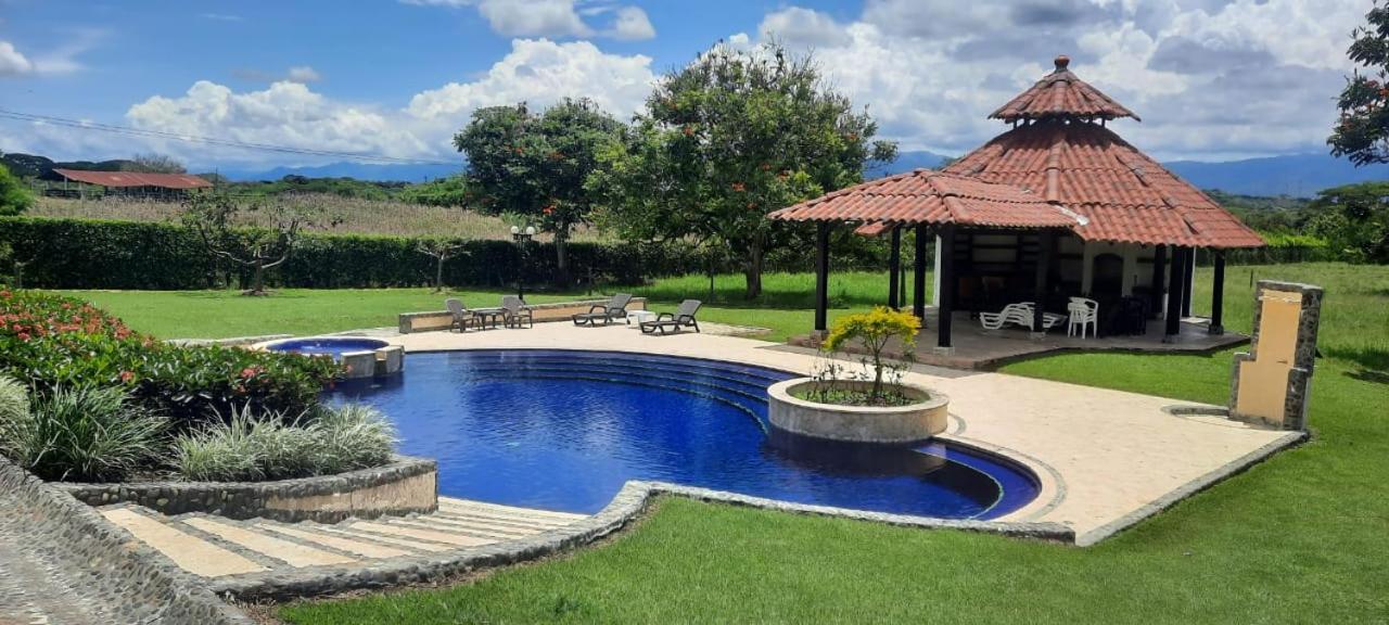 CASA CAMPESTRE LA CAMPIÑA LA VICTORIA Valle del Cauca ESPACIO COMPLETO