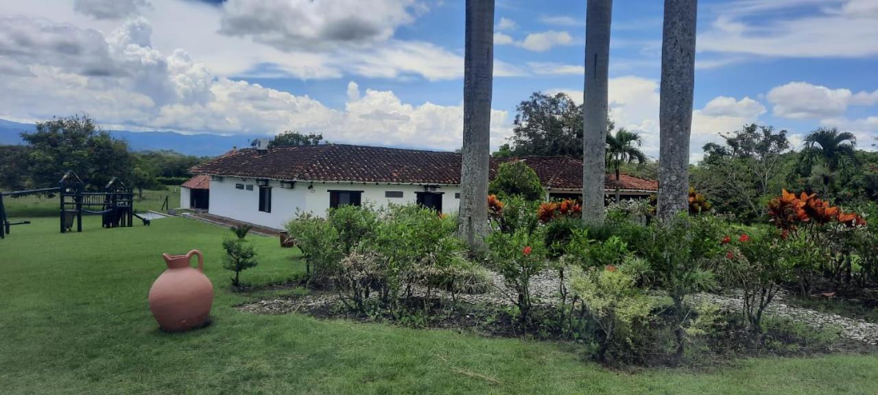 CASA CAMPESTRE LA CAMPIÑA LA VICTORIA Valle del Cauca ESPACIO COMPLETO