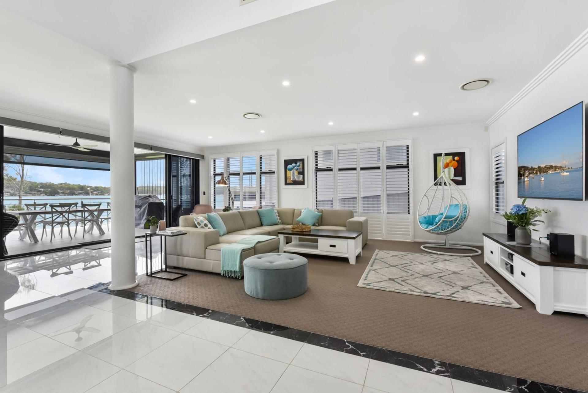 Sealand Lake House Stunning Absolute Waterfront