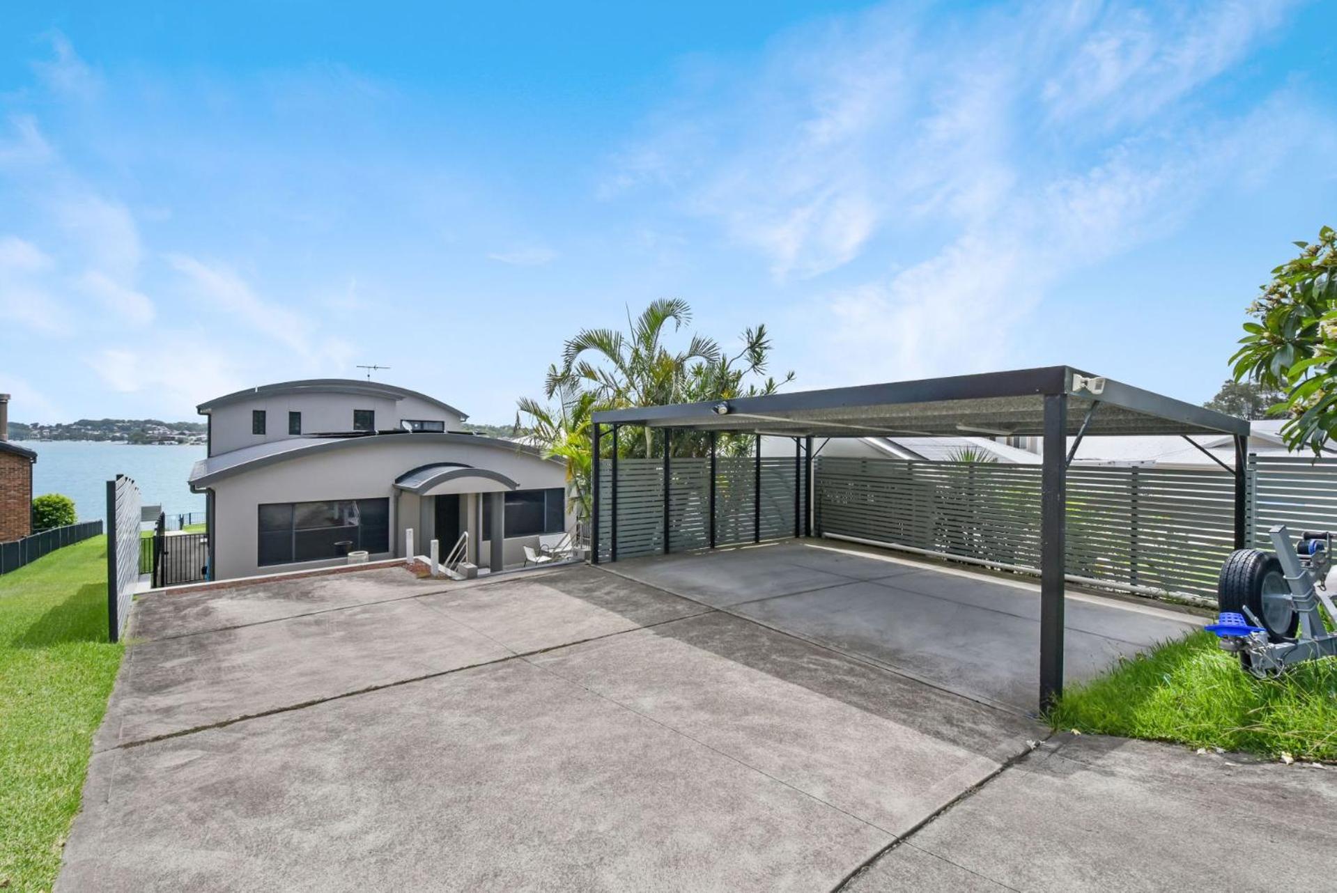 Sealand Lake House Stunning Absolute Waterfront