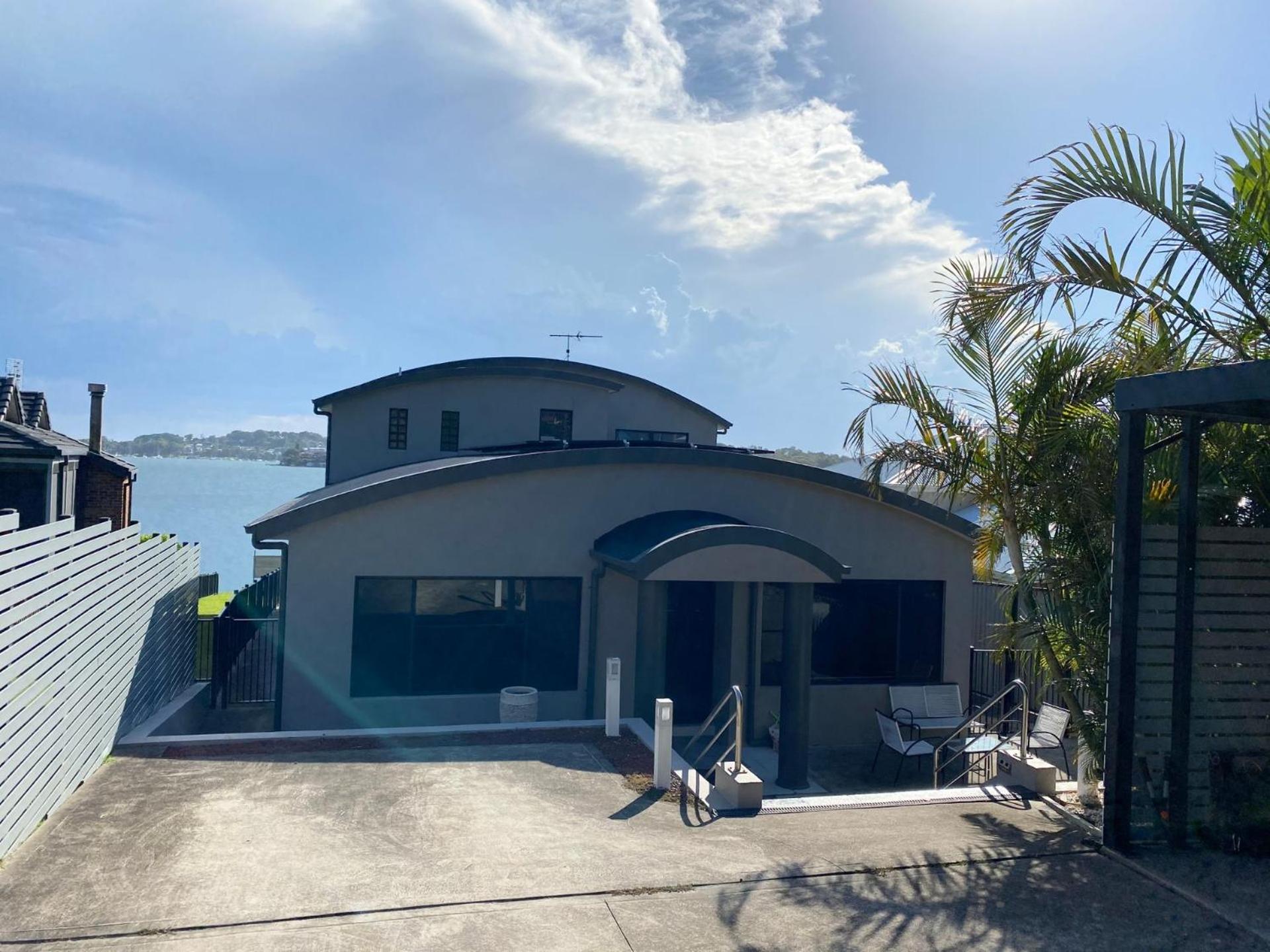 Sealand Lake House Stunning Absolute Waterfront