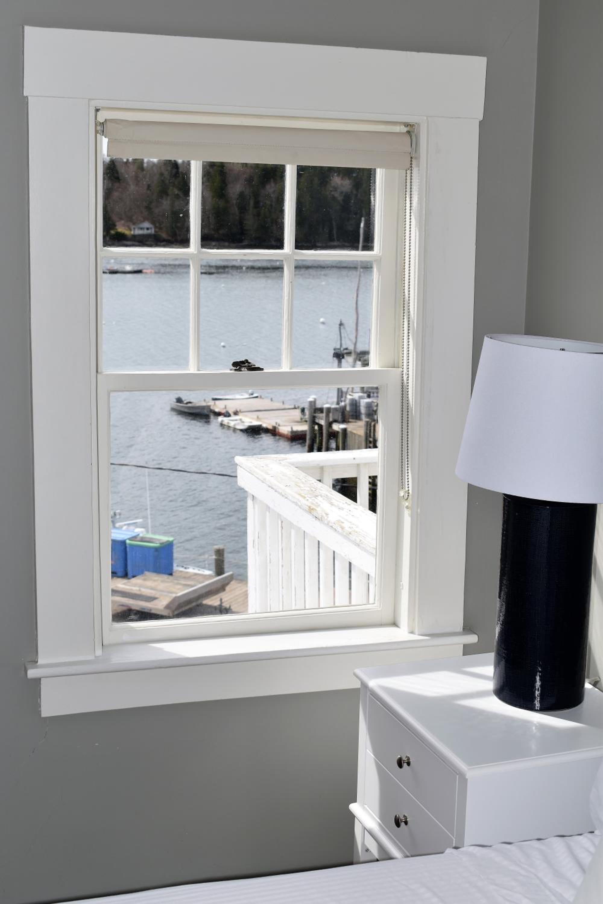East Wind Inn on the Water 9