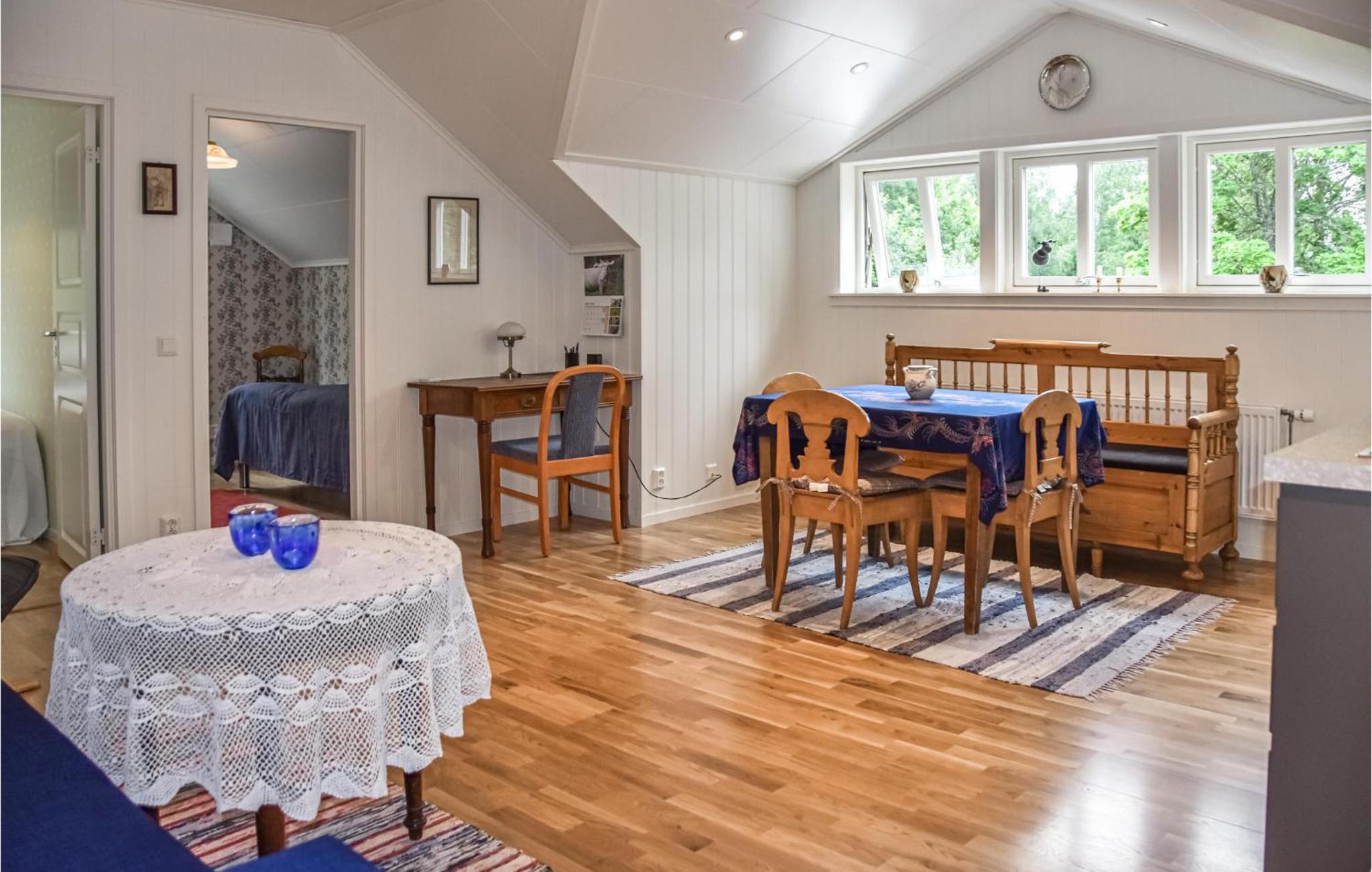2 Bedroom Cozy Apartment In Årjäng