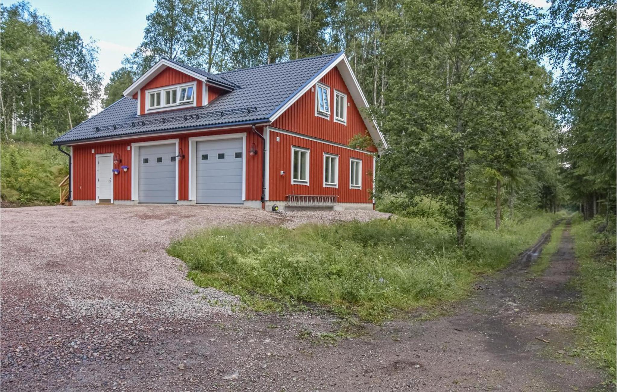 2 Bedroom Cozy Apartment In Årjäng