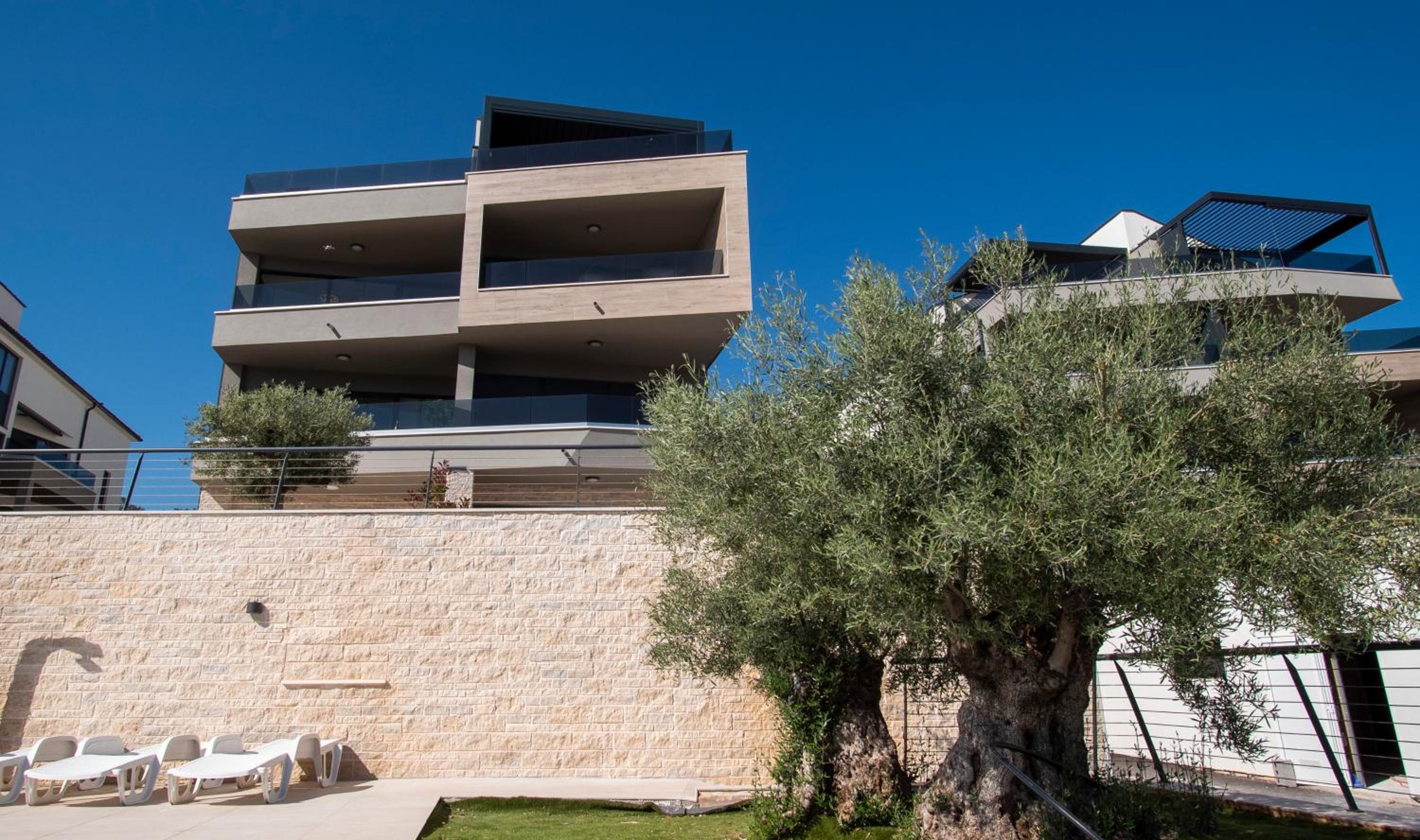 Hotel Lijon - Image 1