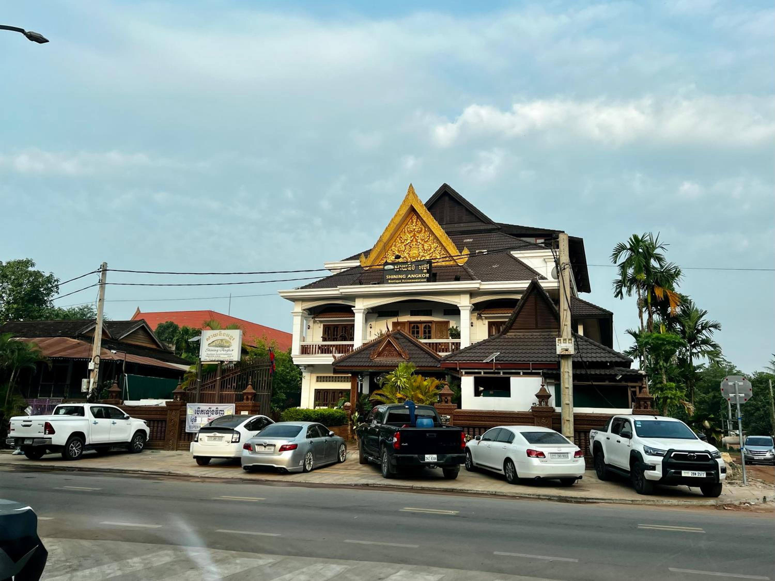 Shining Angkor Apartment Hotel