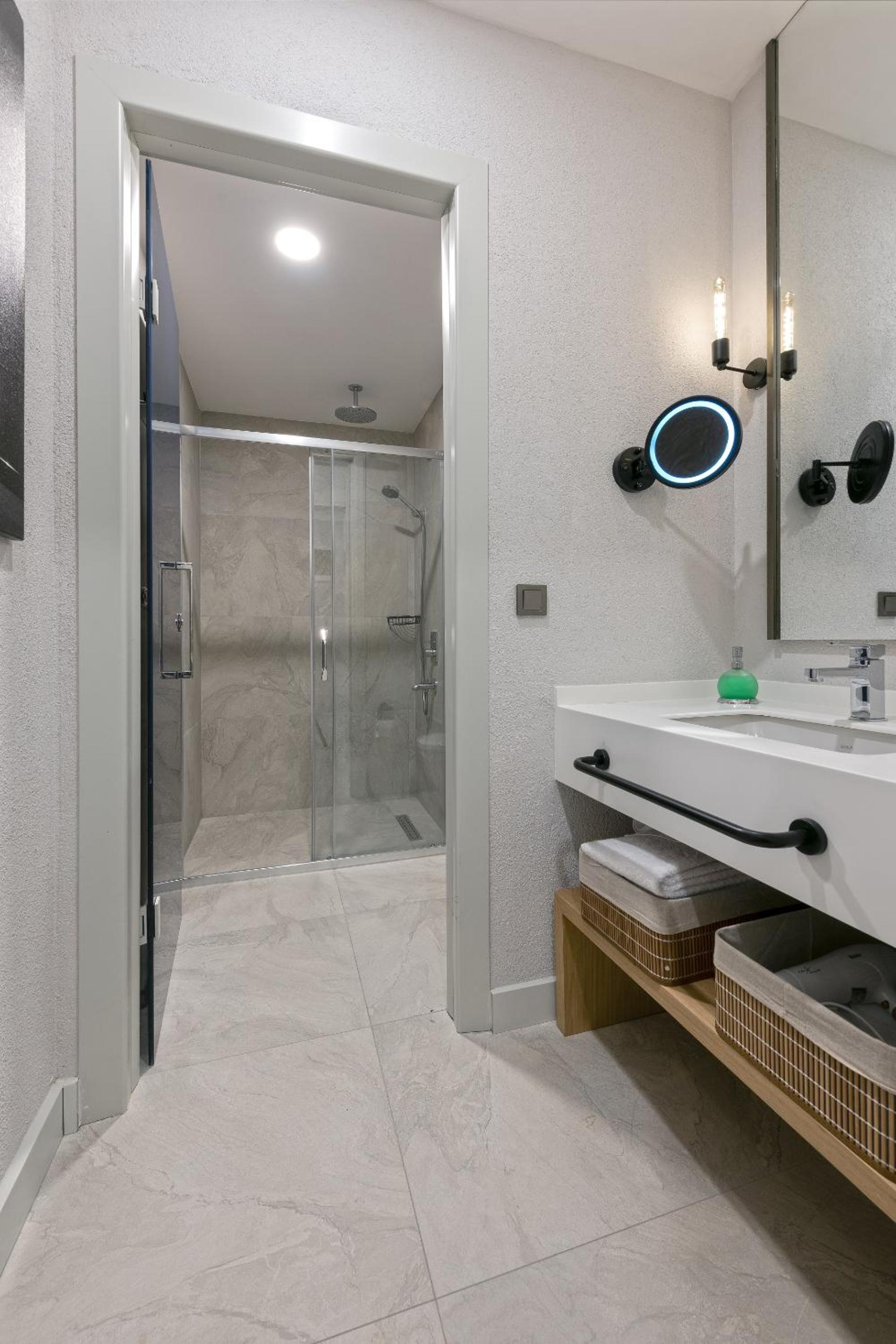 A Suite Side - Image 9