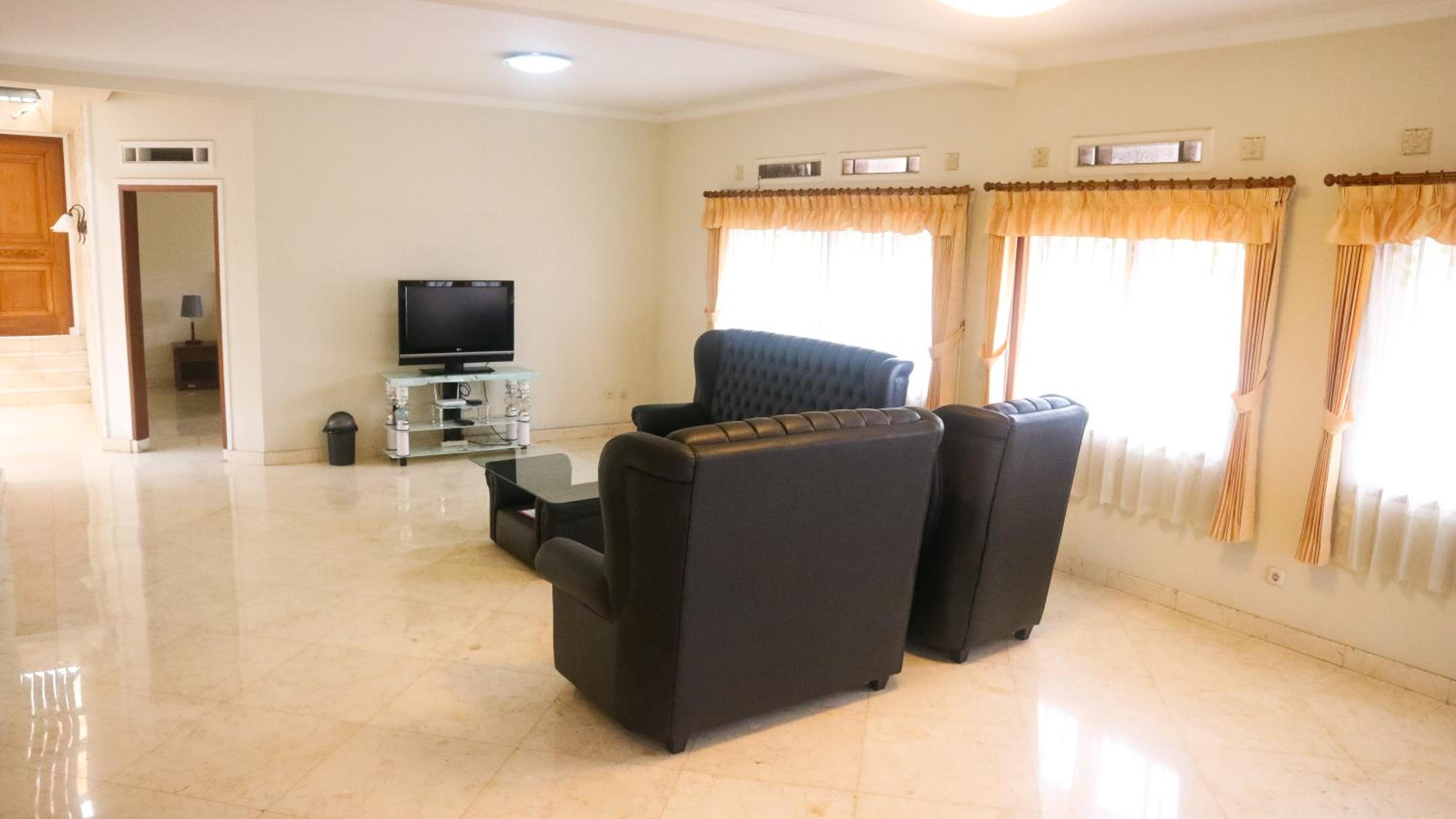 Dago Asri House (3 Bedrooms, 6 Pax, 500m2)