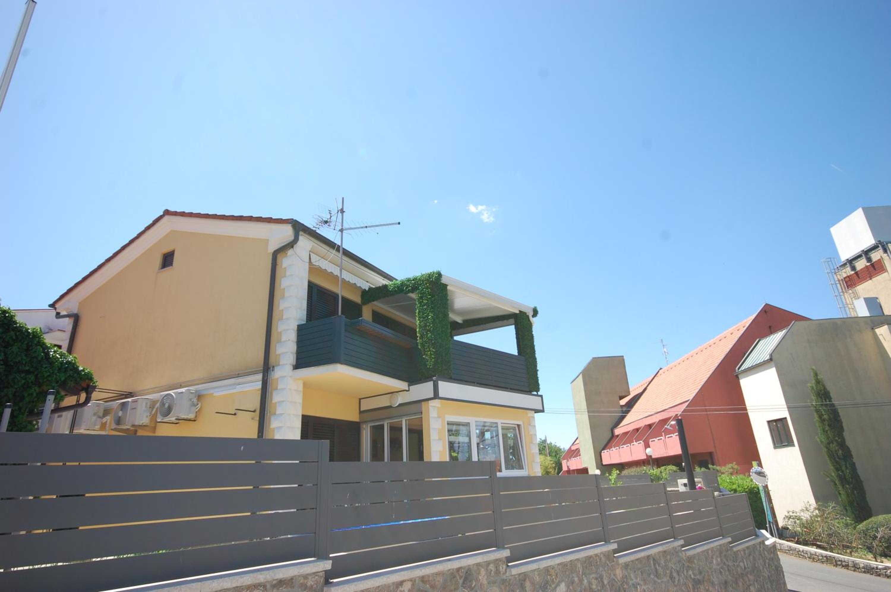Apartment Poljak Njivice by El-Pi Tours view 3