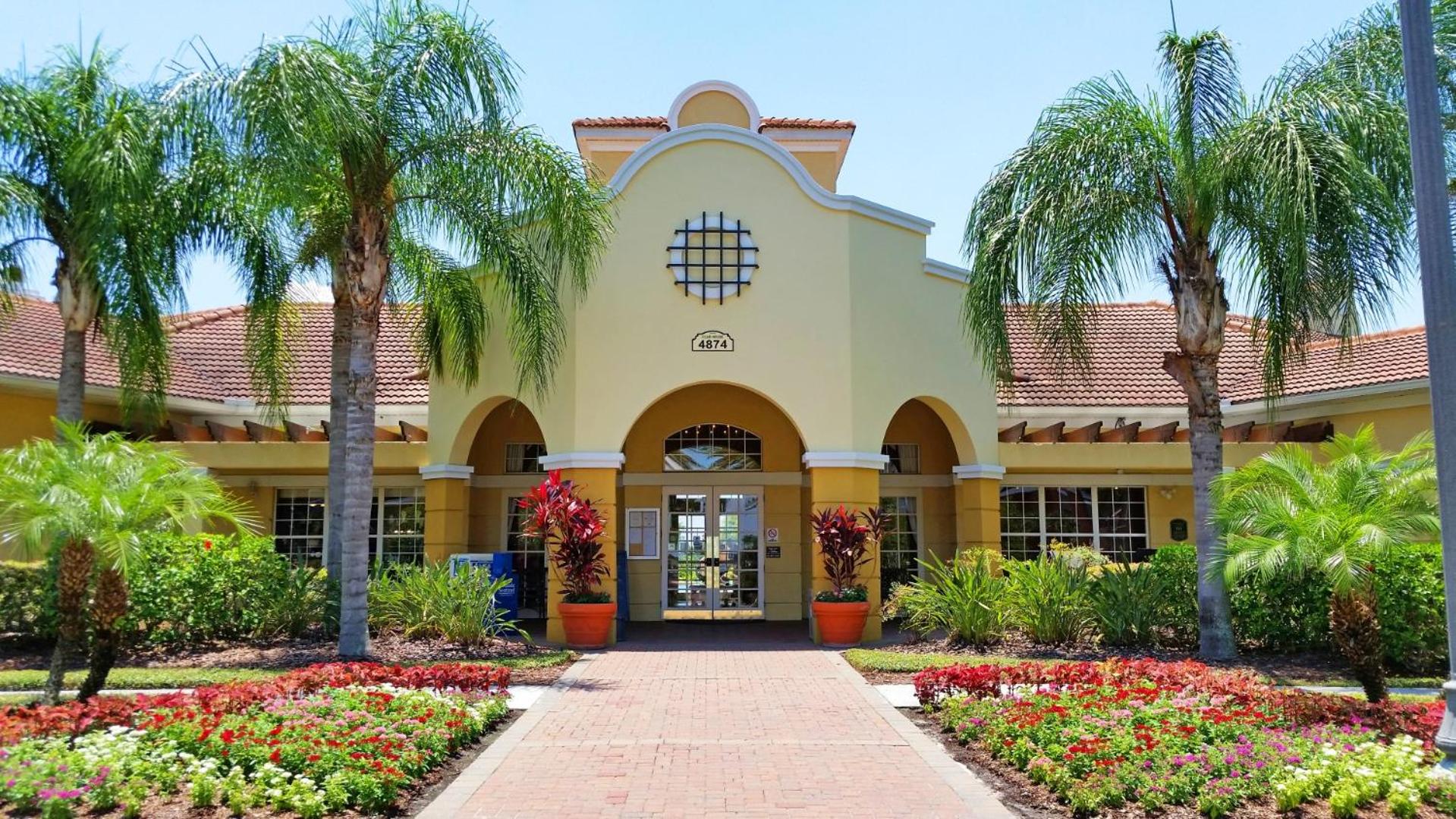 Lovely Third-Floor Vista Cay Resort Condo