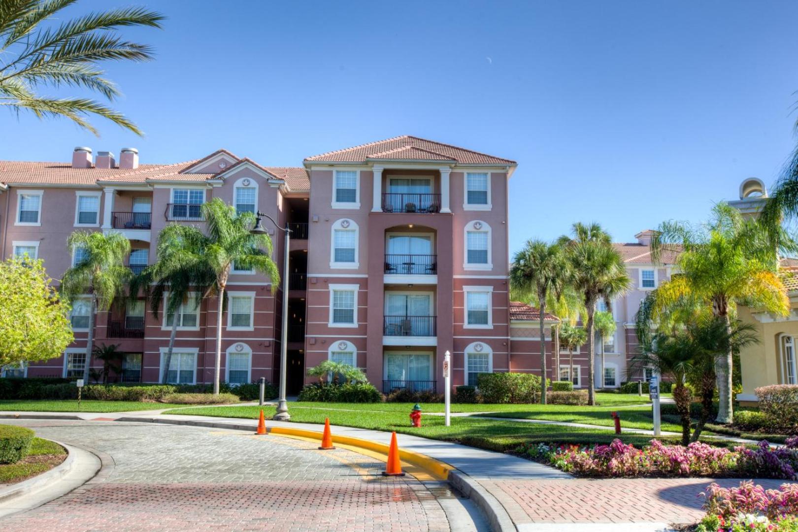 Stunning Top-Floor Condo, next to Clubhouse
