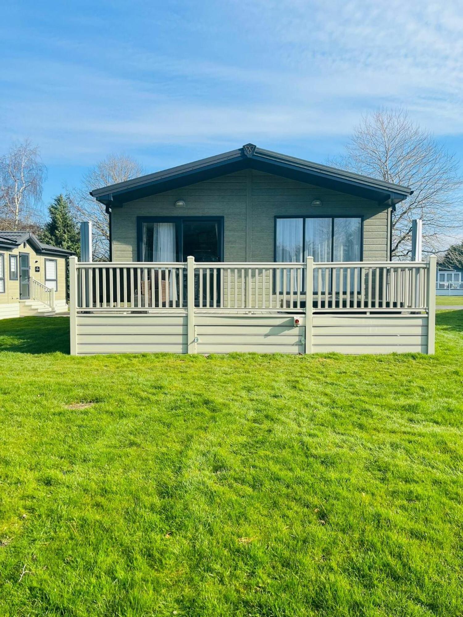 Hotel Fox Lodge with Hot Tub - Image 1