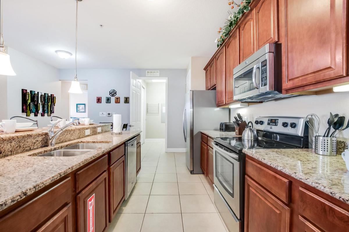 Spectacular Lakeview Condo, near WDW & Universal