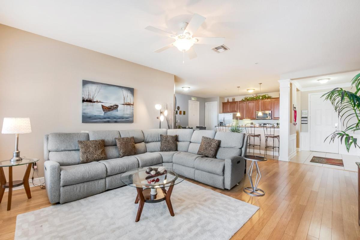 Spectacular Lakeview Condo, near WDW & Universal
