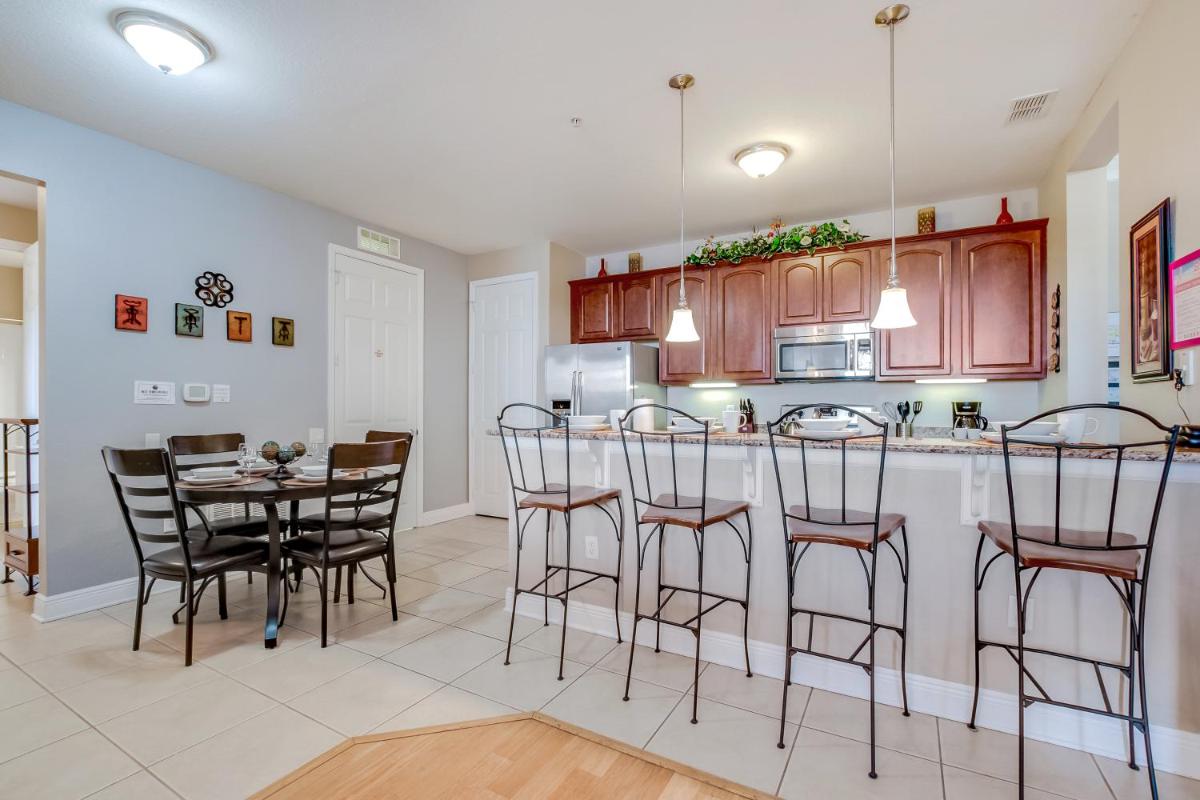 Spectacular Lakeview Condo, near WDW & Universal