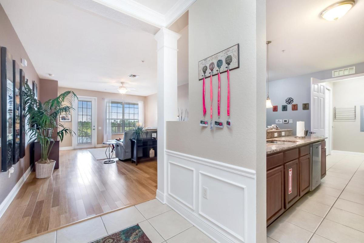 Spectacular Lakeview Condo, near WDW & Universal