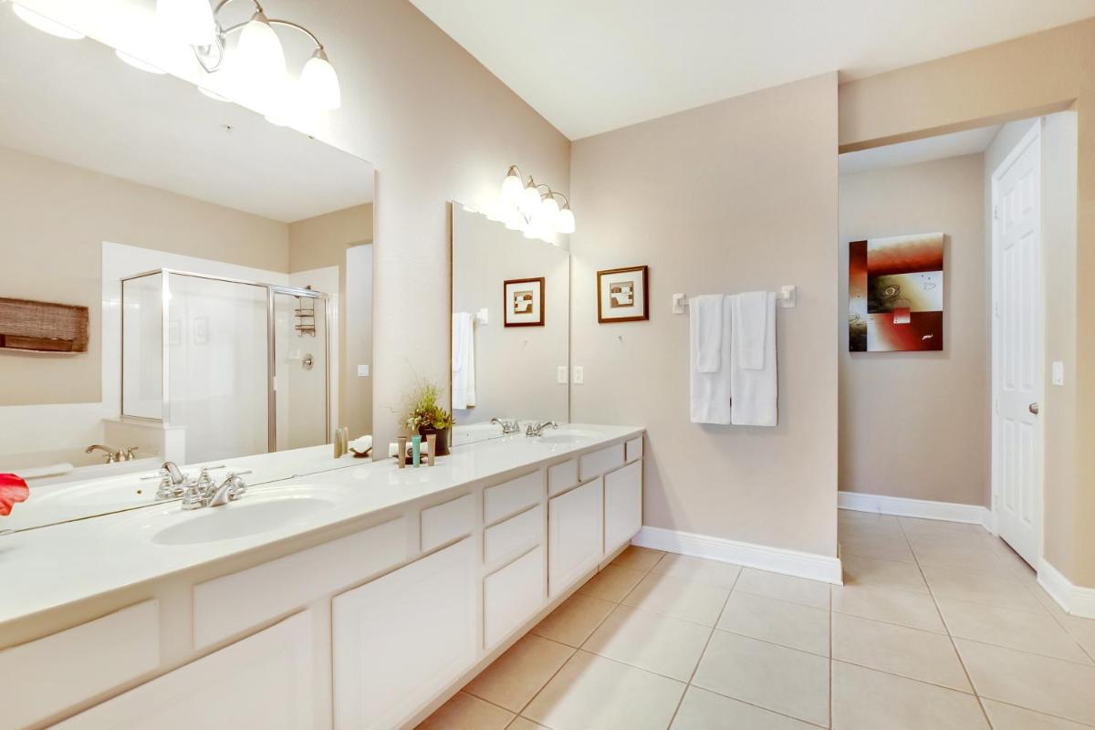 Spectacular Lakeview Condo, near WDW & Universal