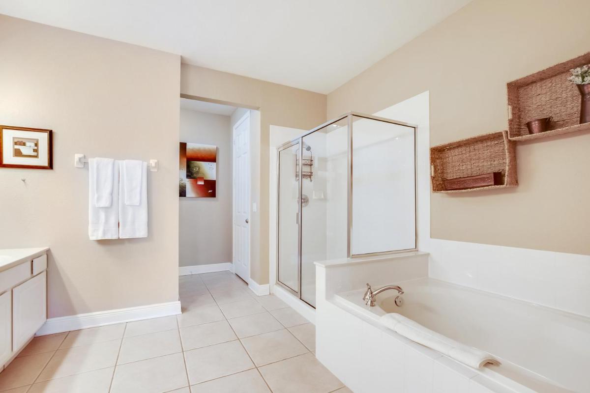Spectacular Lakeview Condo, near WDW & Universal