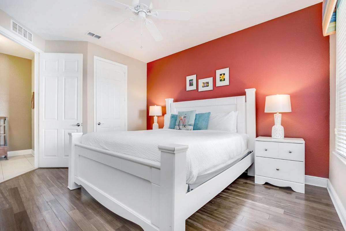 Spectacular Lakeview Condo, near WDW & Universal
