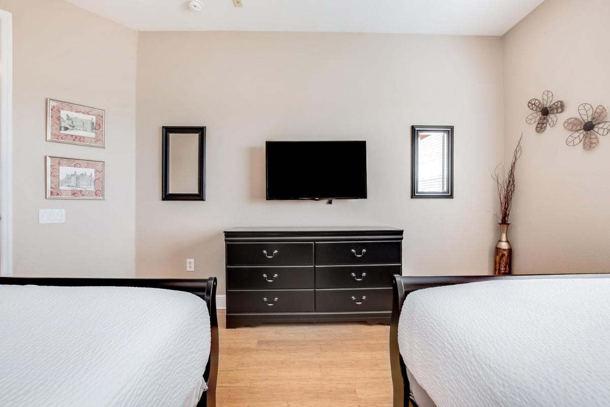 Spectacular Lakeview Condo, near WDW & Universal