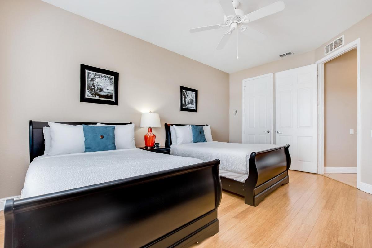 Spectacular Lakeview Condo, near WDW & Universal
