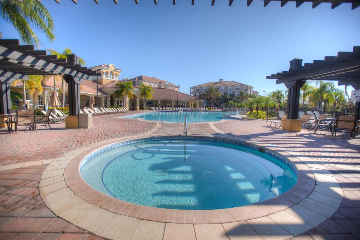 Spectacular Lakeview Condo, near WDW & Universal