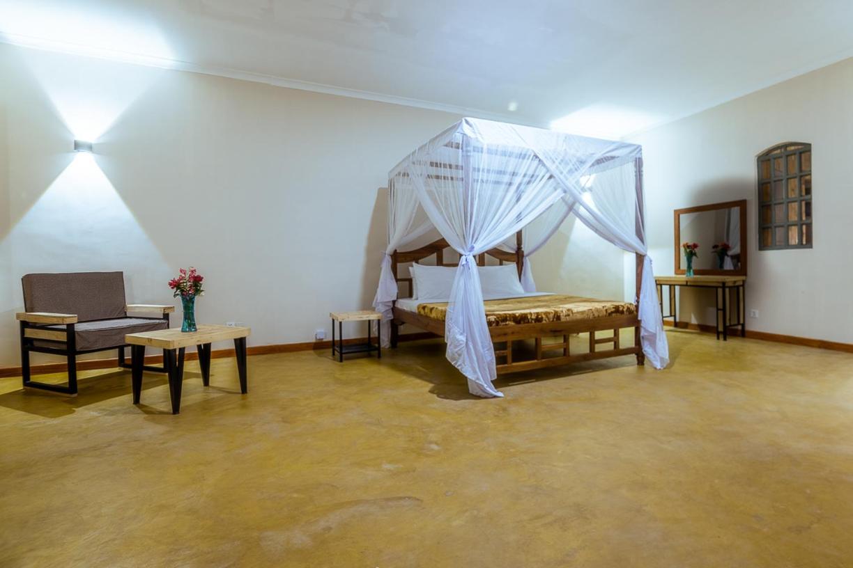 PAZURI INN