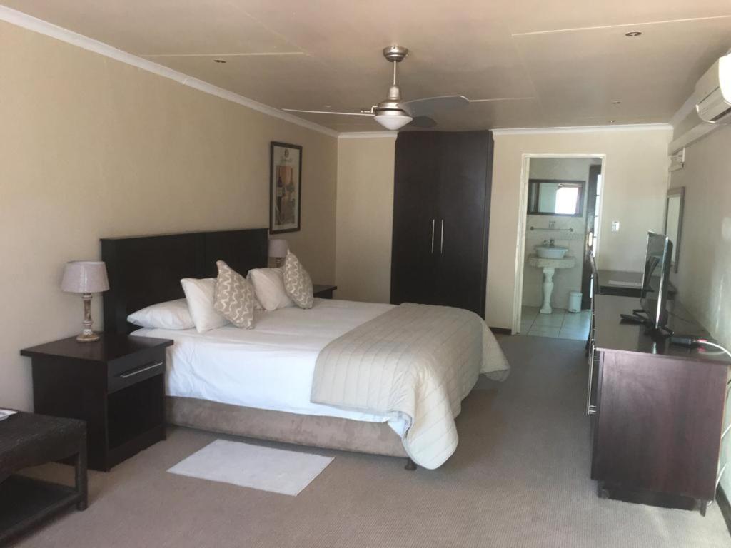 The Lazy Grape Guest Lodge & Spa view 3