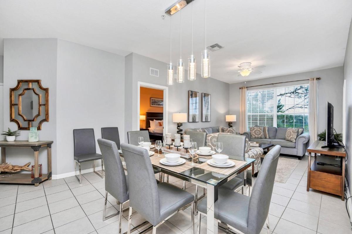 Updated LAKEVIEW Condo, Minutes from Disney