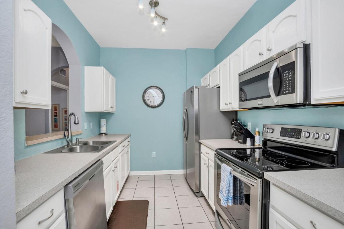 Updated LAKEVIEW Condo, Minutes from Disney