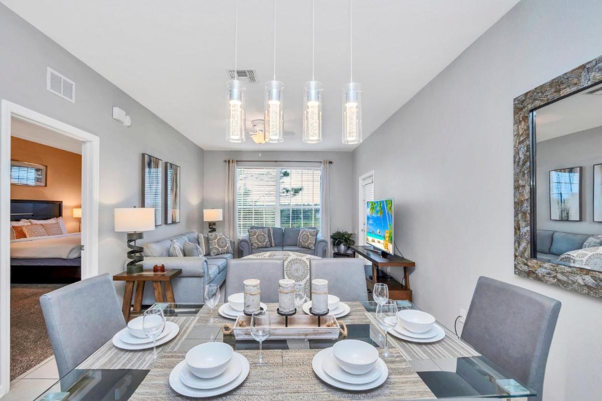 Updated LAKEVIEW Condo, Minutes from Disney