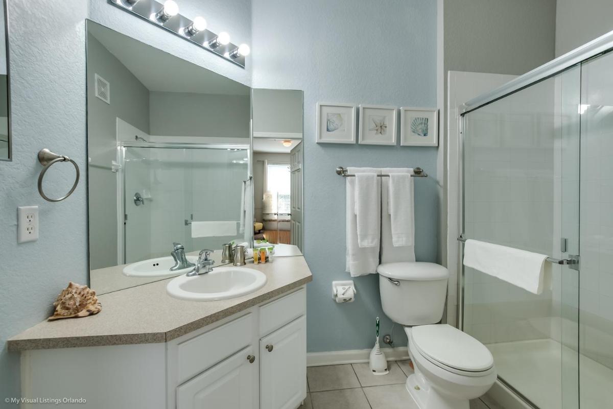 Updated LAKEVIEW Condo, Minutes from Disney