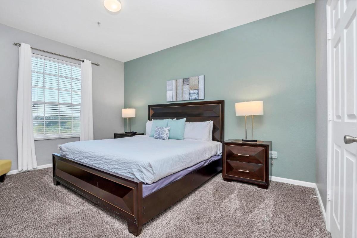 Updated LAKEVIEW Condo, Minutes from Disney