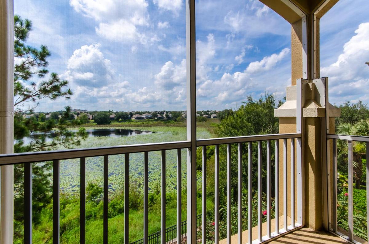 Updated LAKEVIEW Condo, Minutes from Disney